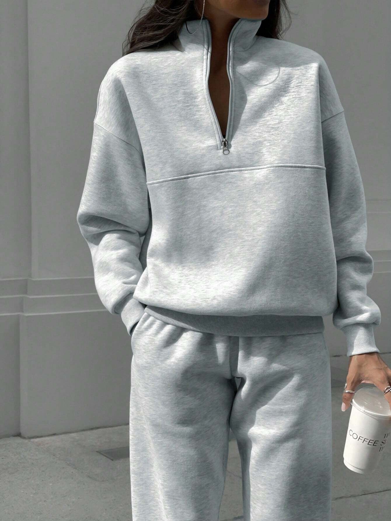 Long-sleeved Sports Sweatshirt with Stand-up Collar Zip-up Top And Elastic Band Trousers