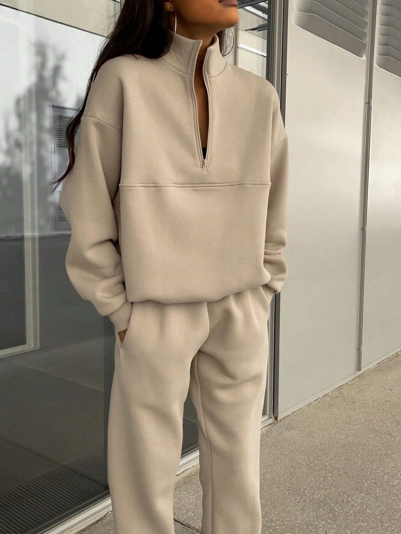 Long-sleeved Sports Sweatshirt with Stand-up Collar Zip-up Top And Elastic Band Trousers