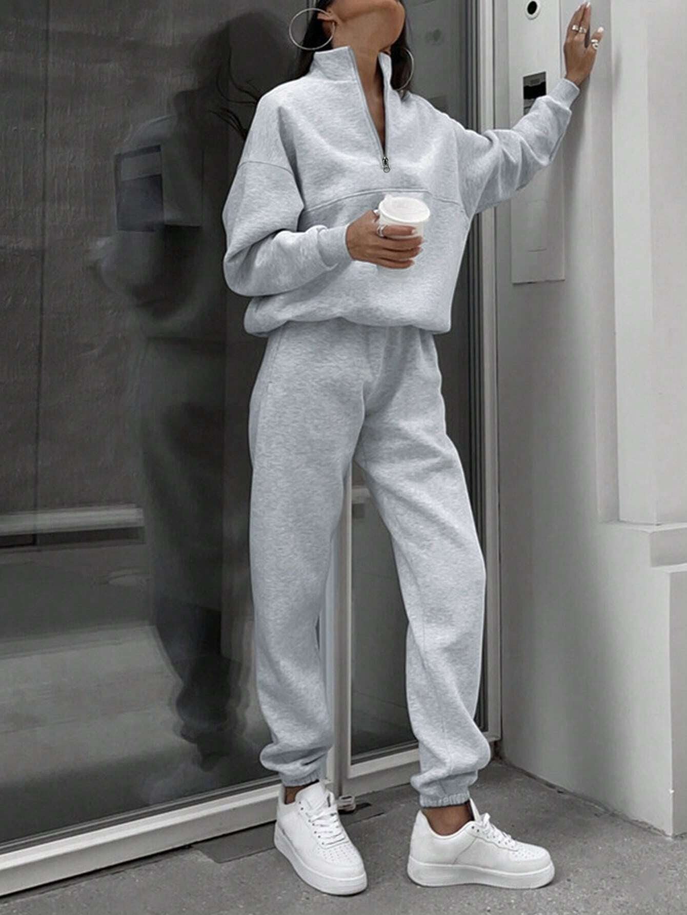 Long-sleeved Sports Sweatshirt with Stand-up Collar Zip-up Top And Elastic Band Trousers
